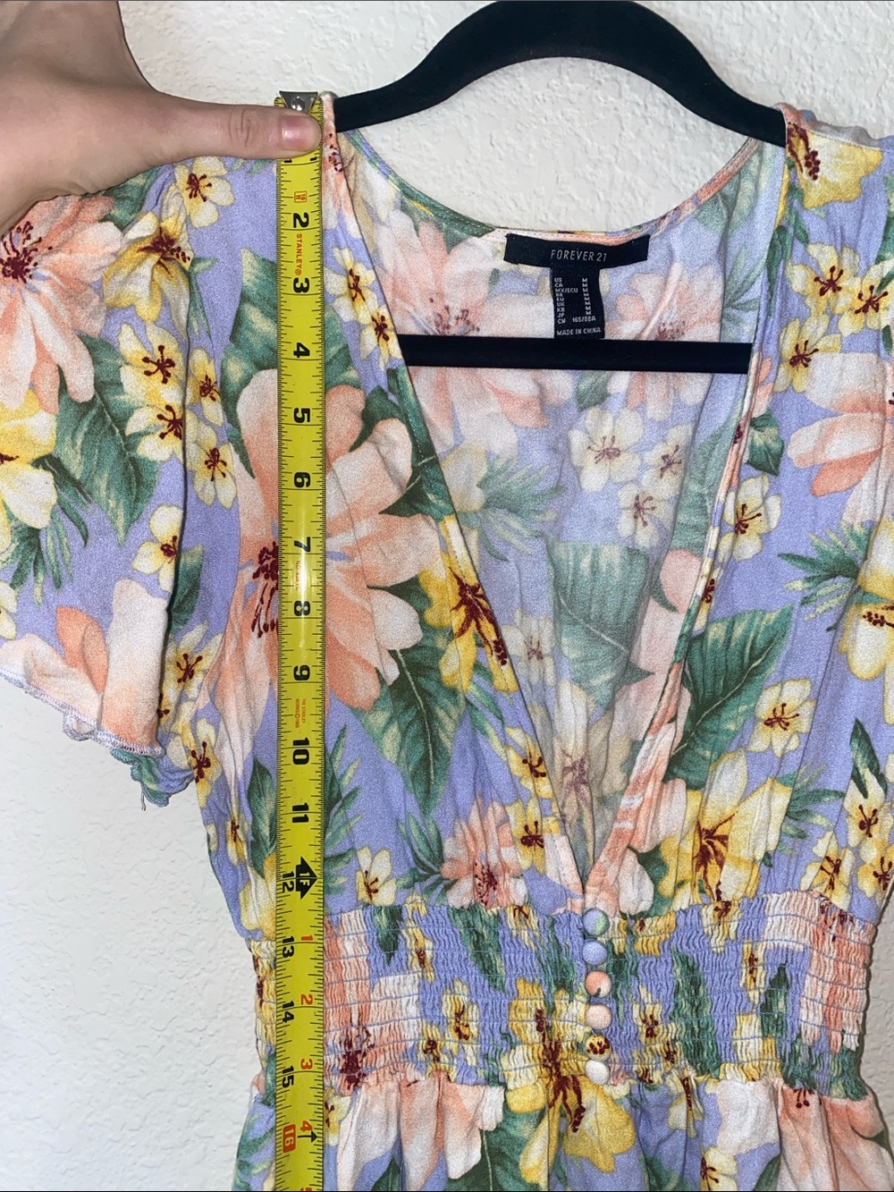 🎈Floral print dress with a lavender background with a smocked waist! - Picture 5 of 9